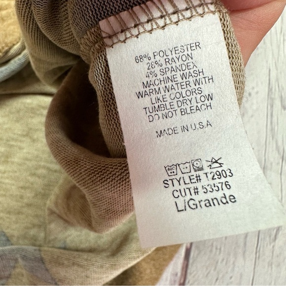 NWT boutique first love by lovelyn Tan Sweater Gray Star Pattern - Picture 11 of 12